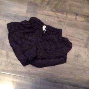 Printed black LULU Lemon shorts